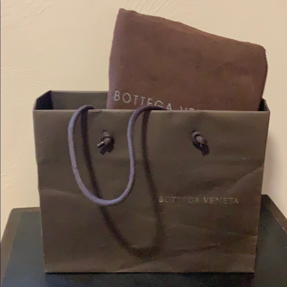 Bottega Veneta fawn polished calfskin clutch !